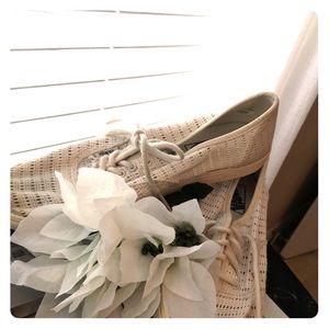 Vans White Lace Tye Up Low Tops 7!!🙌